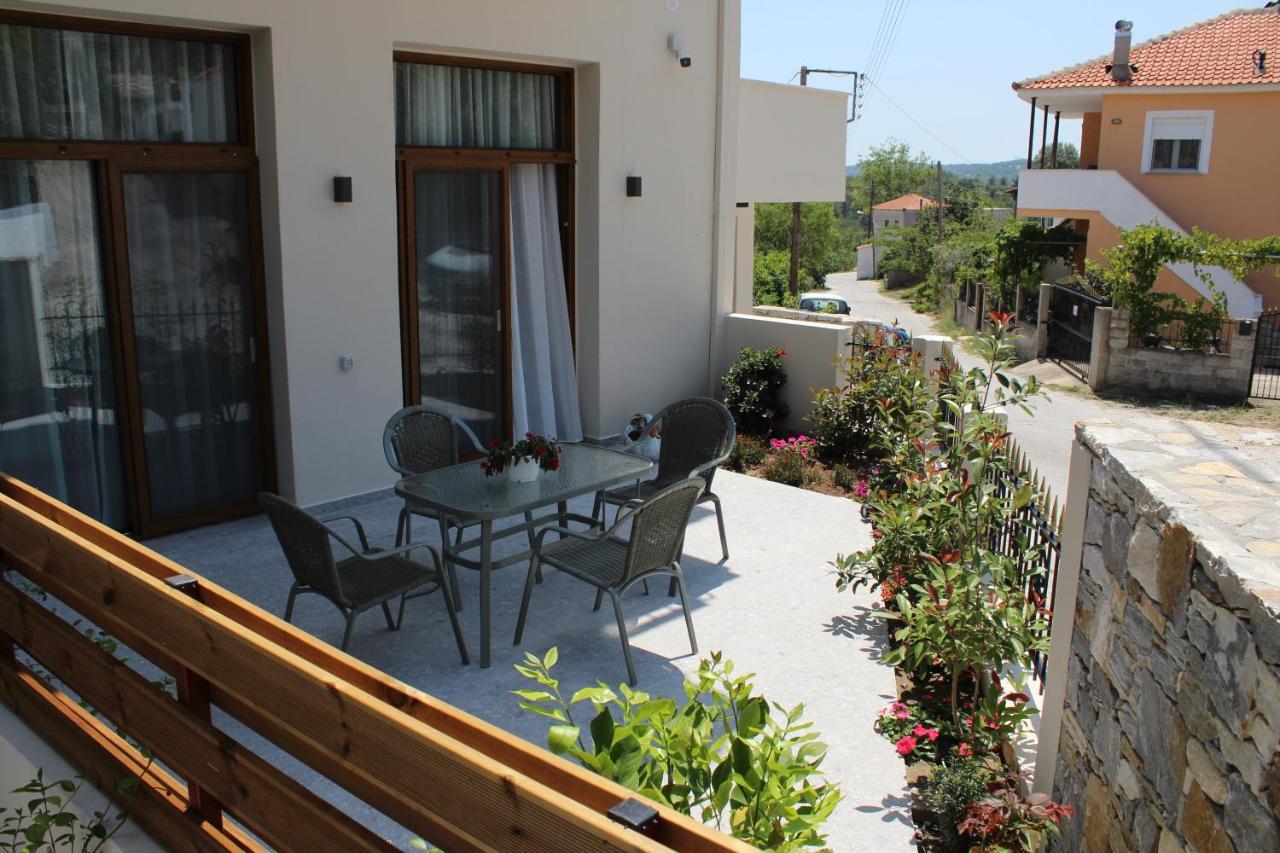 Aparthotel On The Rocks à Theologos  Extérieur photo